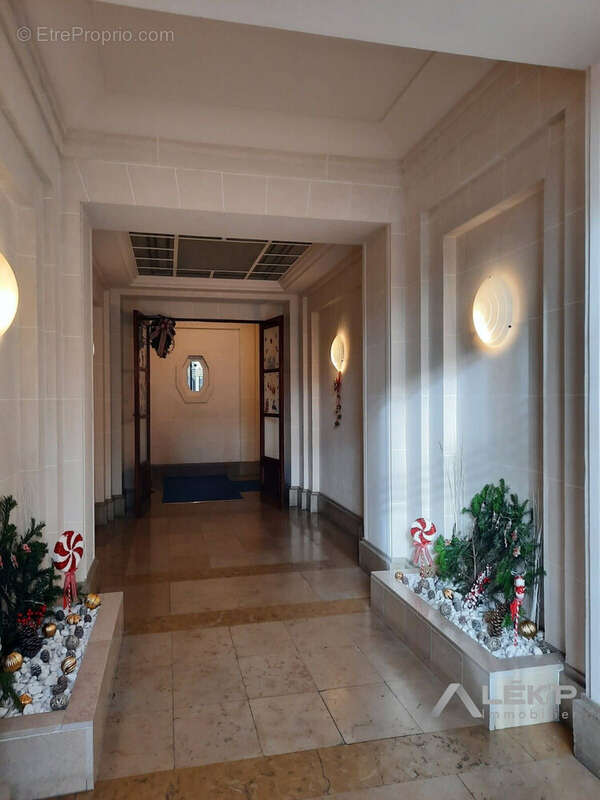 Appartement à NEUILLY-SUR-SEINE