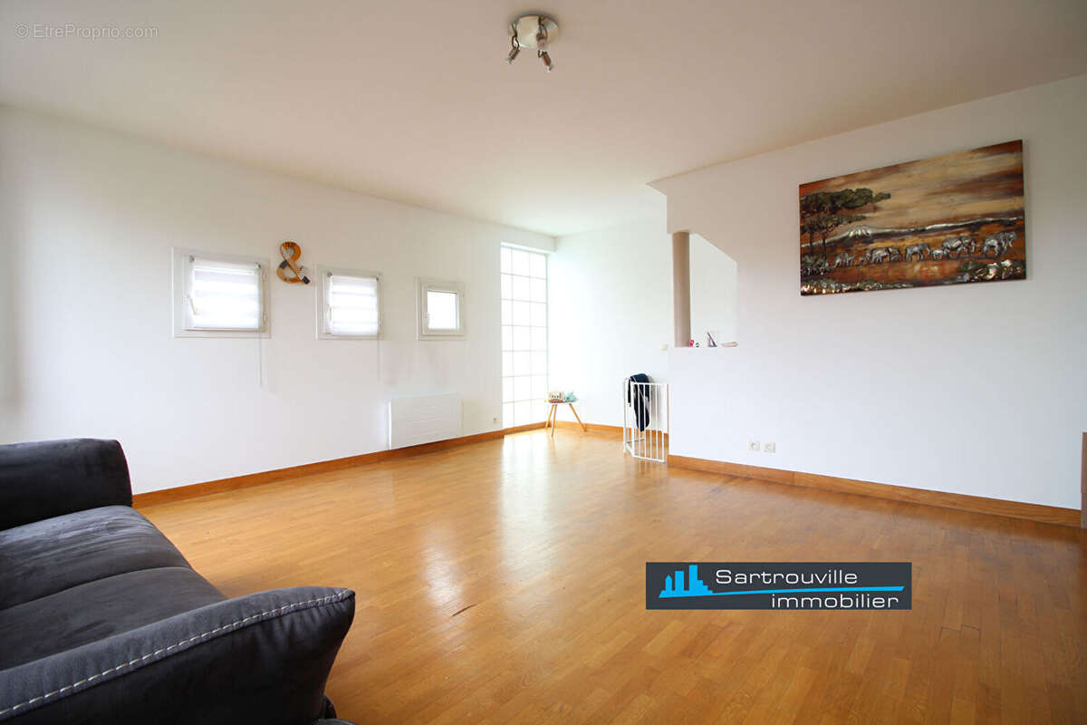 Appartement à SARTROUVILLE