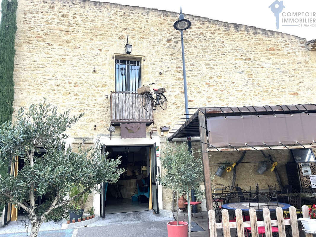 Commerce à AIGUES-VIVES