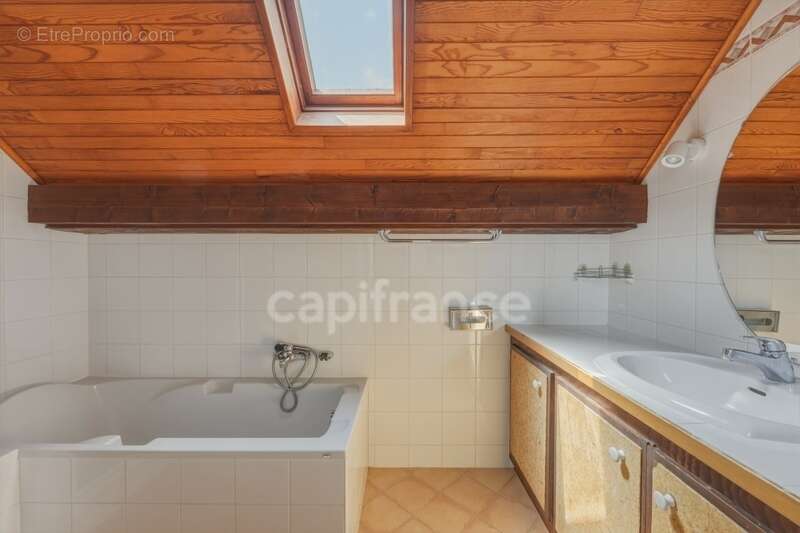Maison à PREVESSIN-MOENS