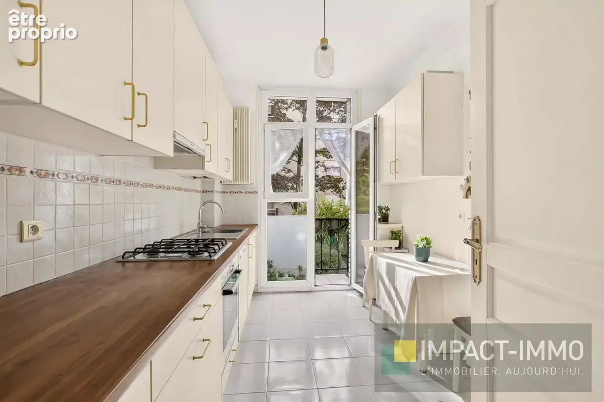 Bel appartement lumineux de 4 pièces avec balcon, cave et box à Neuilly-sur-Seine - photo 6