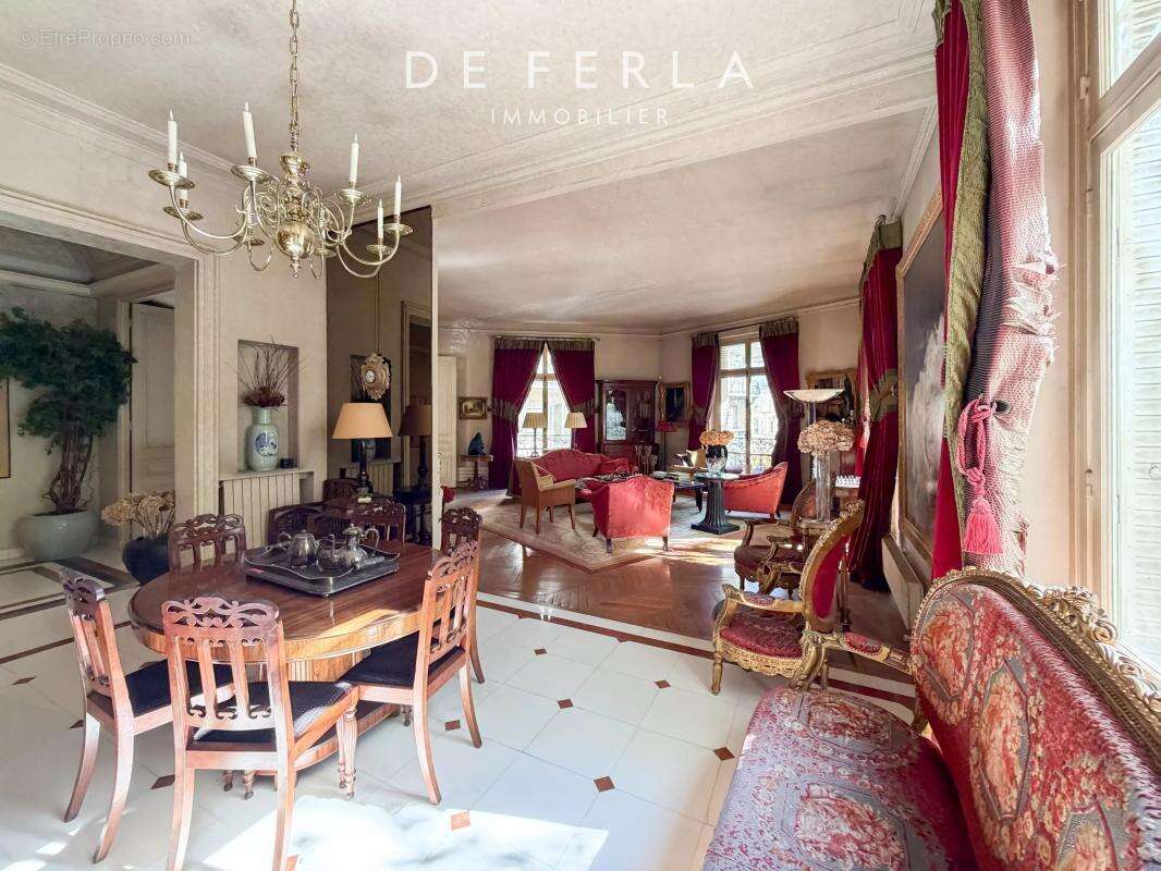 Appartement à PARIS-16E