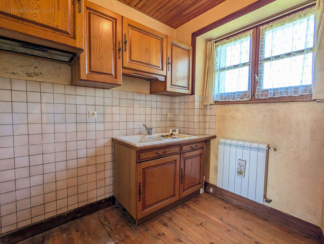 Maison à LADINHAC