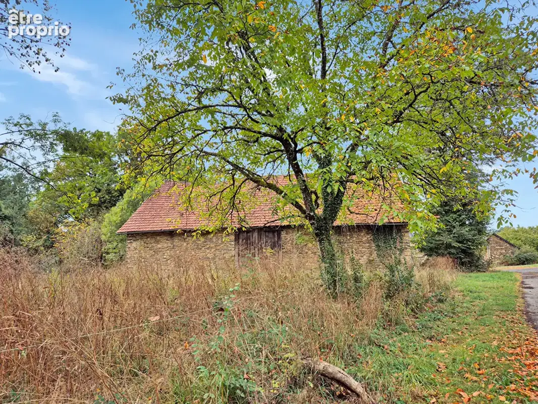 CORRÈZE. Près d'UZERCHE.  Grange en pierre avec un jardin de 1 395 m² et un terrain boisé à proximité immédiate de 10 340 m². - photo 12