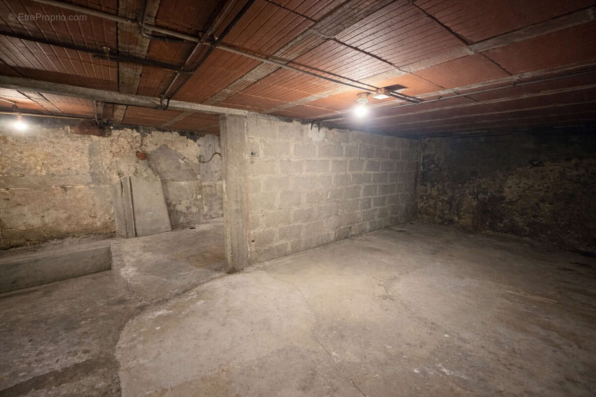 Local commercial centre ville - murs a vendre - photo 5