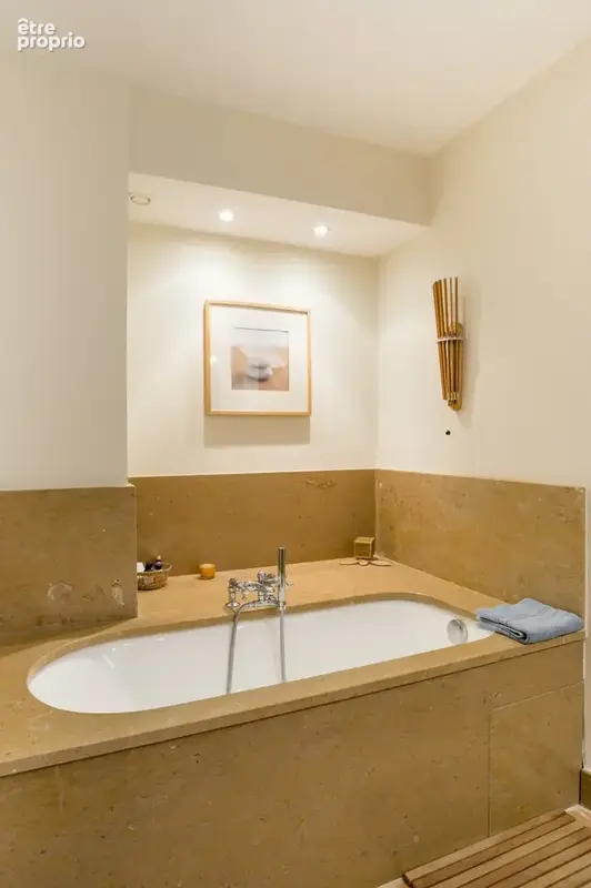Dickjan POPPEMA d'eXp France vous propose un bel appartement sur une domaine viticole