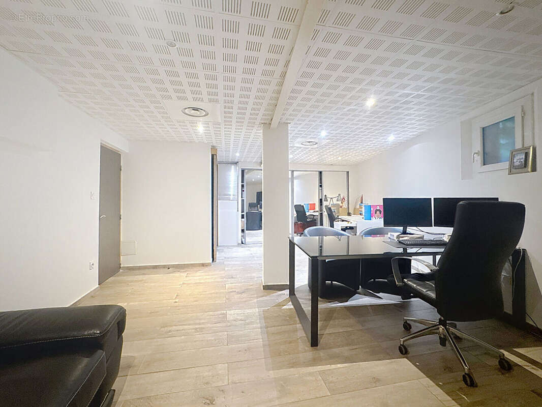 Commerce à LUNEL-VIEL