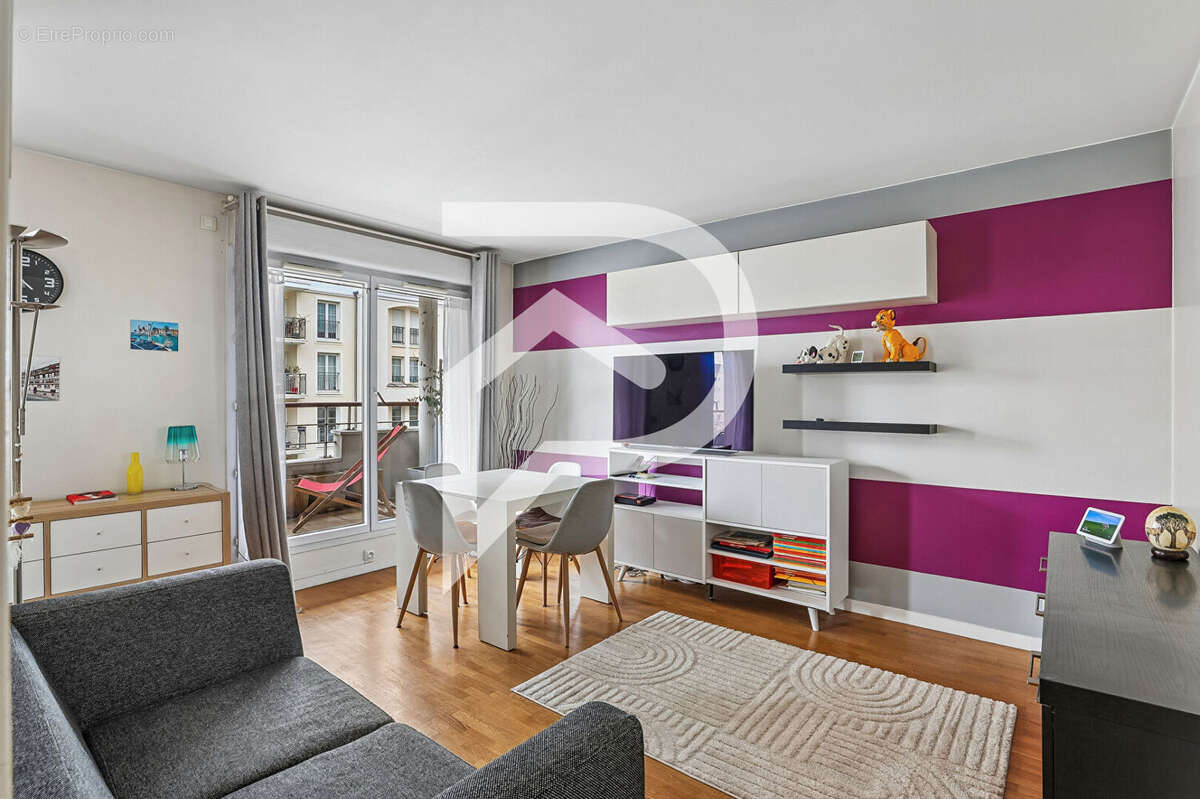 Appartement à COURBEVOIE