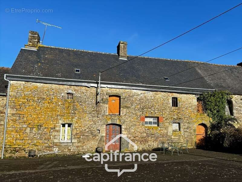 Longère en pierre à rénover avec dépendances et 6 000 m² de terrain - photo 2