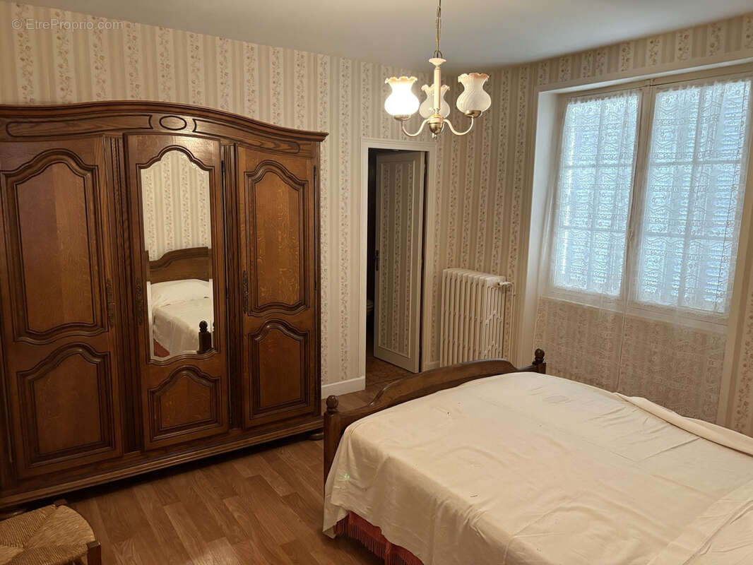 Grande maison avec dependance et jardin - photo 8