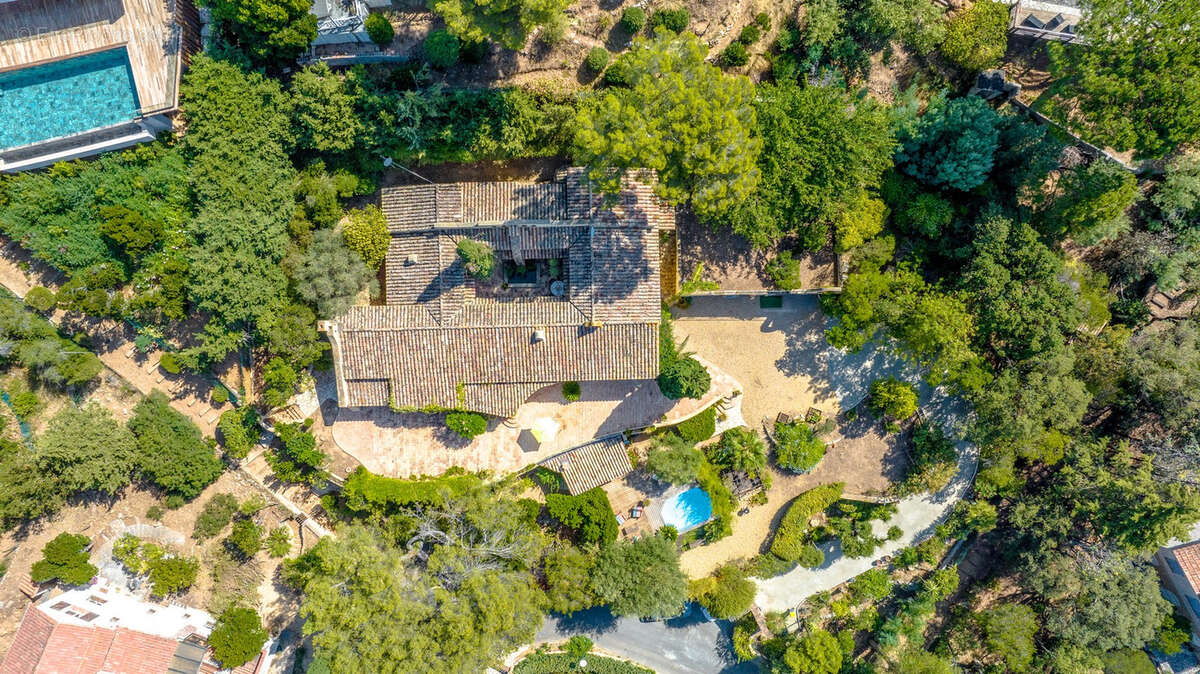 Maison à LES ISSAMBRES