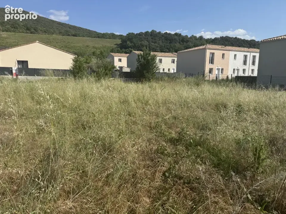 Terrain à LES MEES