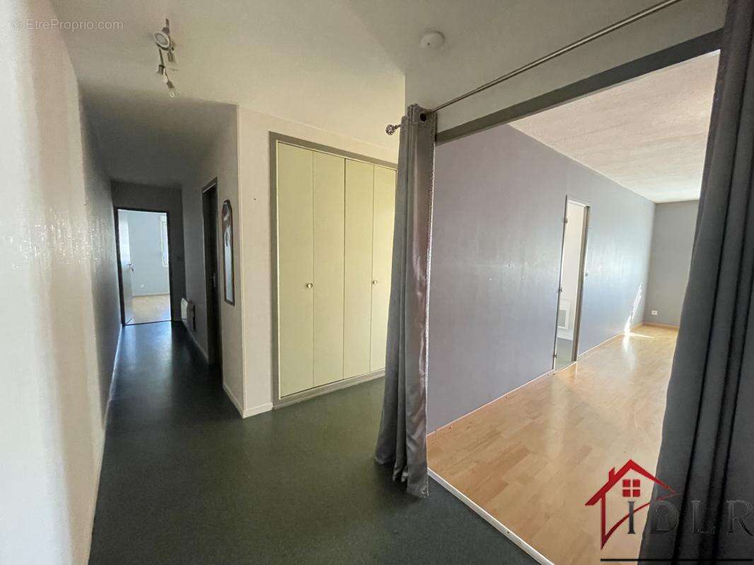 Appartement T4 avec terrasse couverte - photo 4