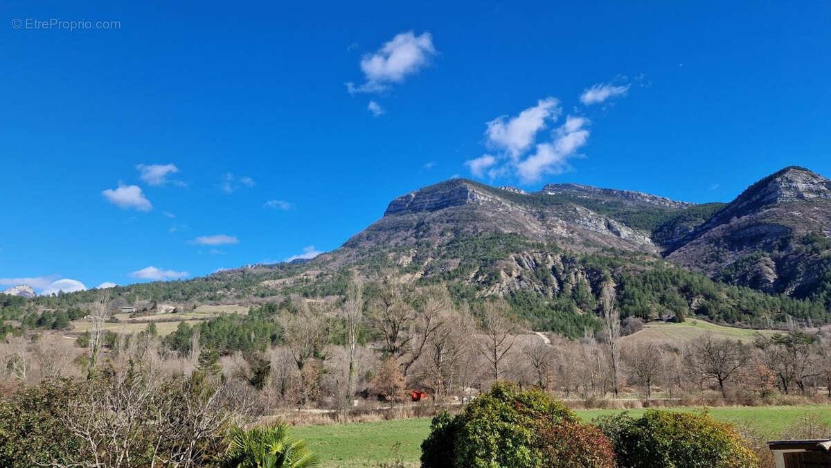 Drme Provencale Villa plein pied,3 chambres, garage, piscine couverte ,source 7000 m2, campagne. - photo 4
