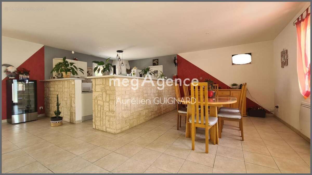 6 Chambres, 1 bureau, double garage, jardin - photo 6