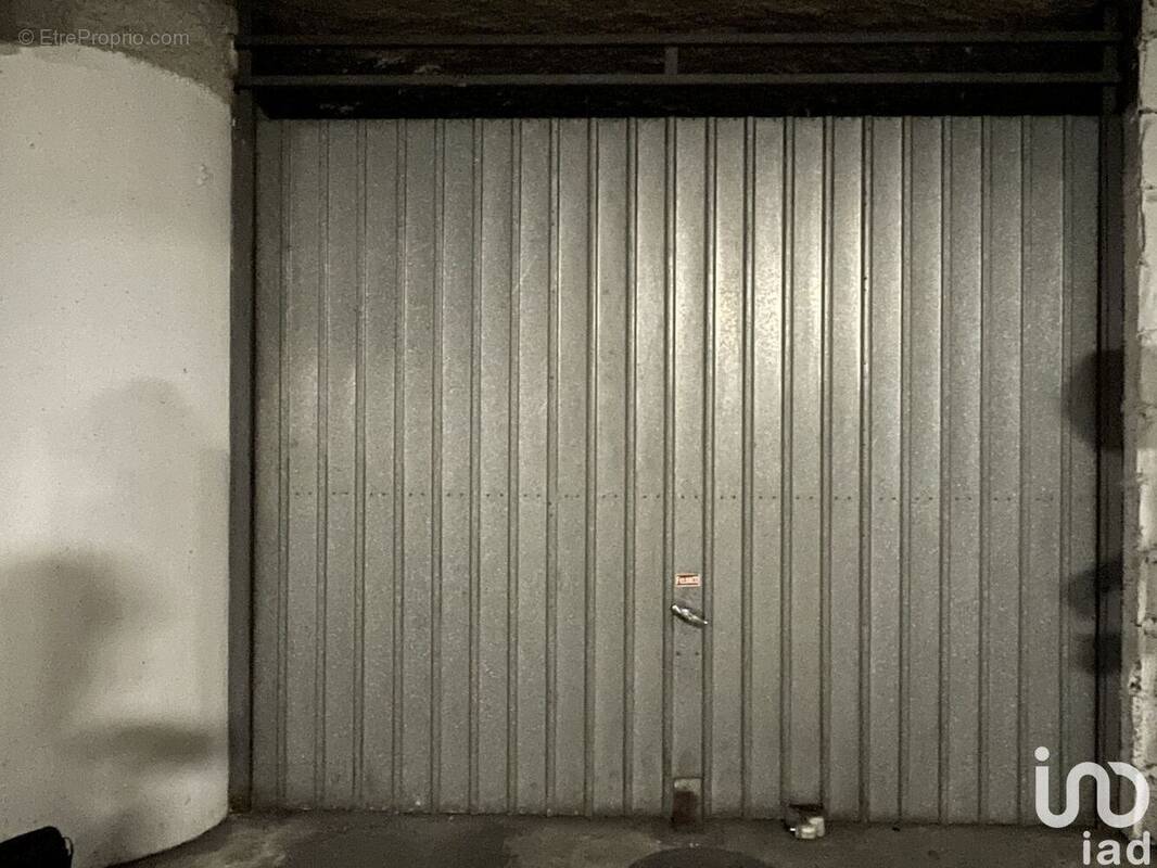 Photo 1 - Parking à MARSEILLE-6E