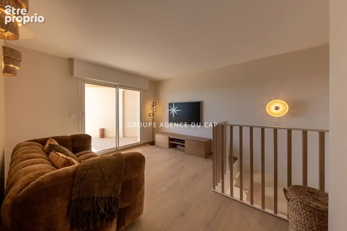 St raphael, pied dans l'eau, duplex 3 pieces de 63 m²  en rez de jardin  + terrasse face mer, parking privé, piscine et acces di - photo 15