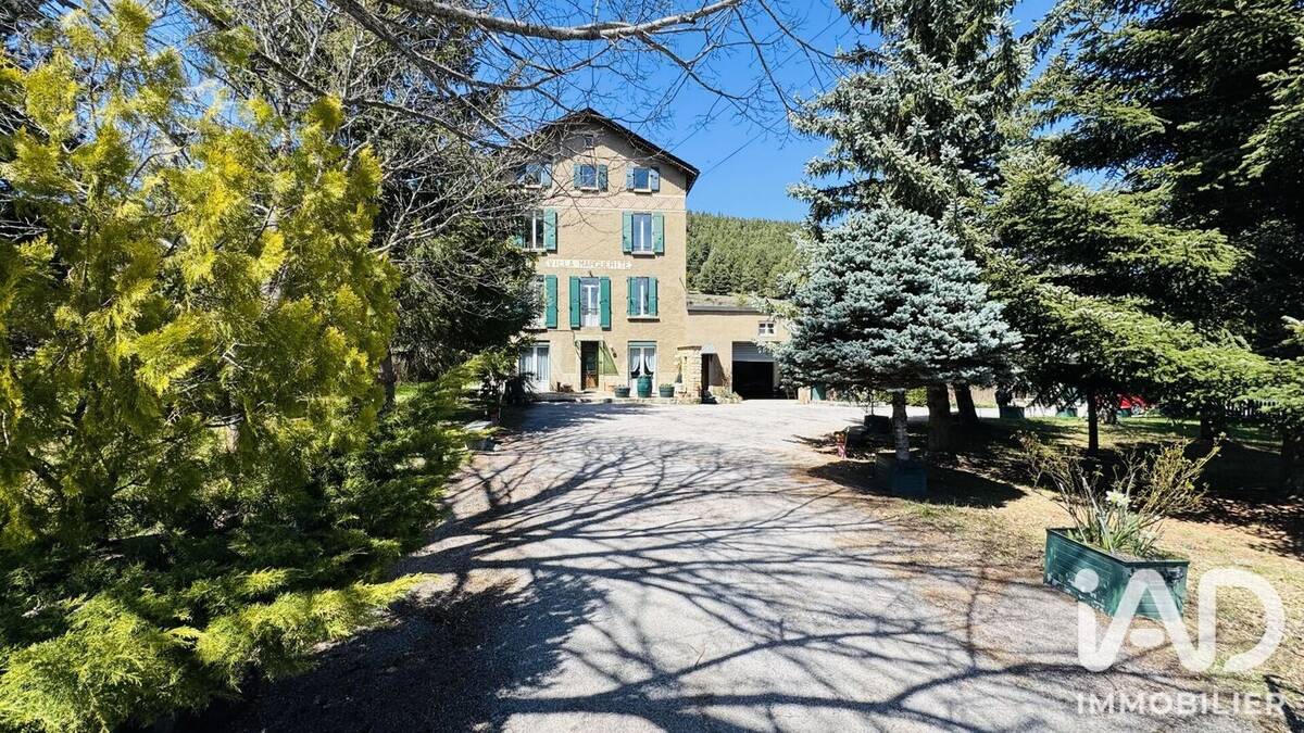 Maison 13 pièces 375 m² · à Formigueres · 375 m² · 580 000 €