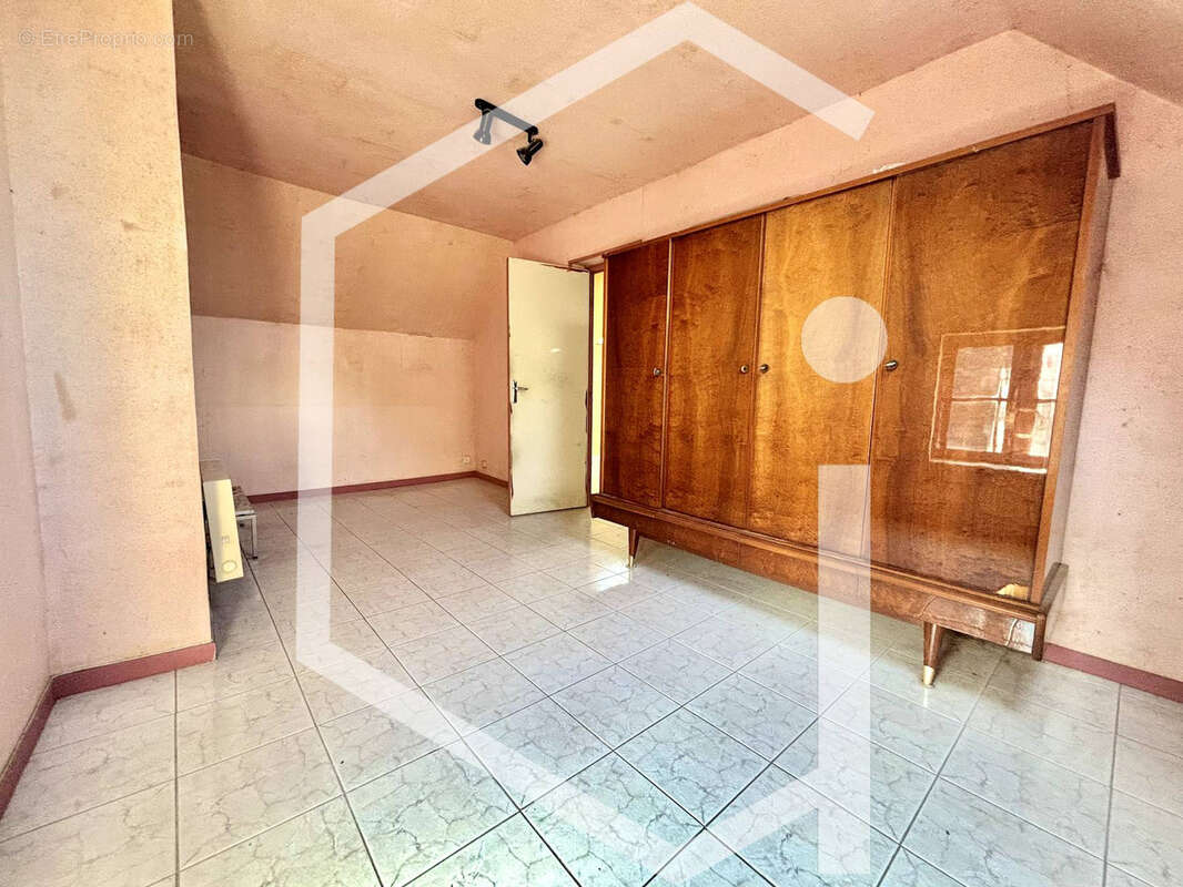 Maison à SURY-EN-VAUX