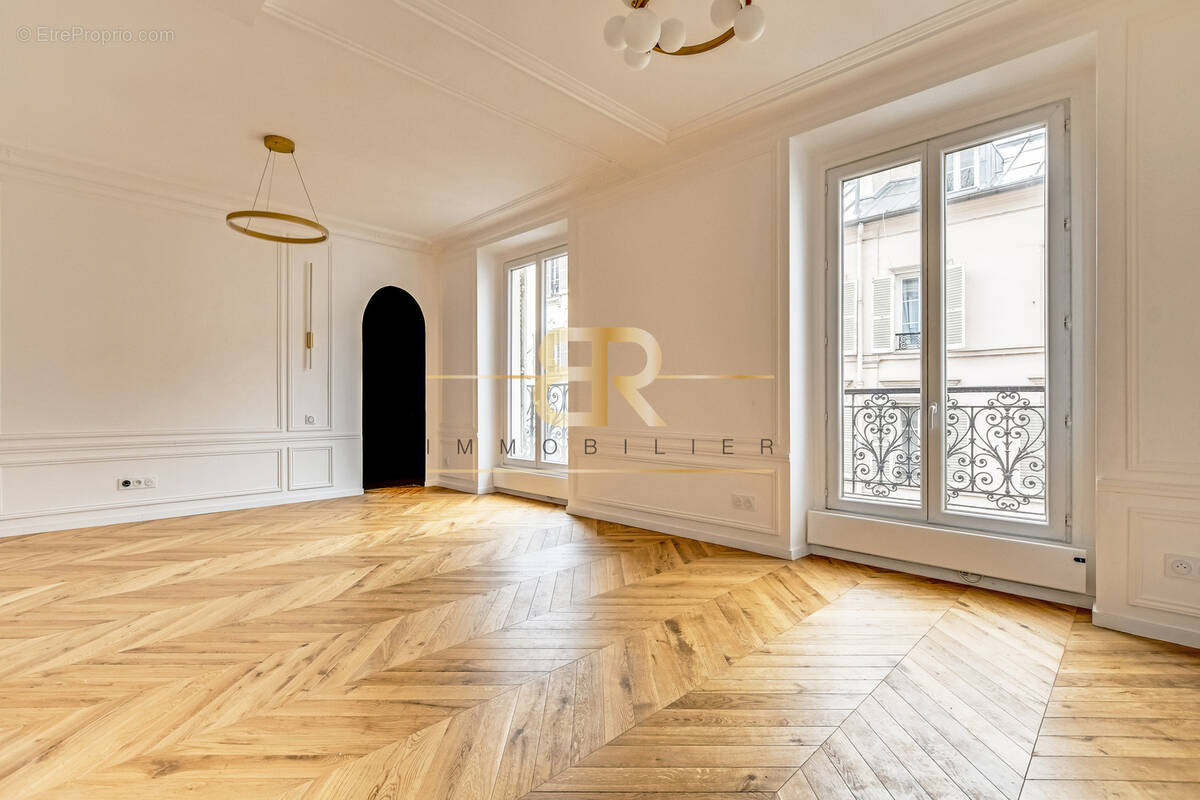 Appartement à PARIS-17E