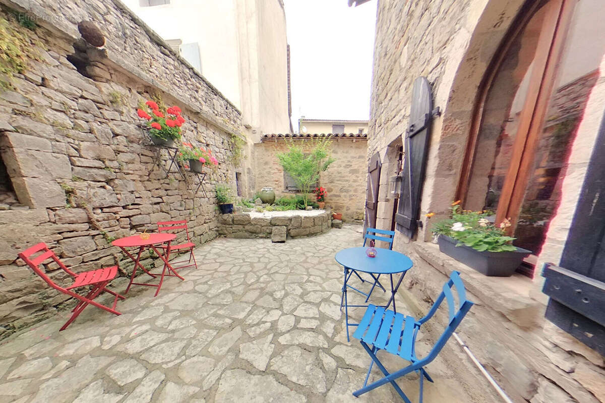 Maison à SAINT-ANTONIN-NOBLE-VAL