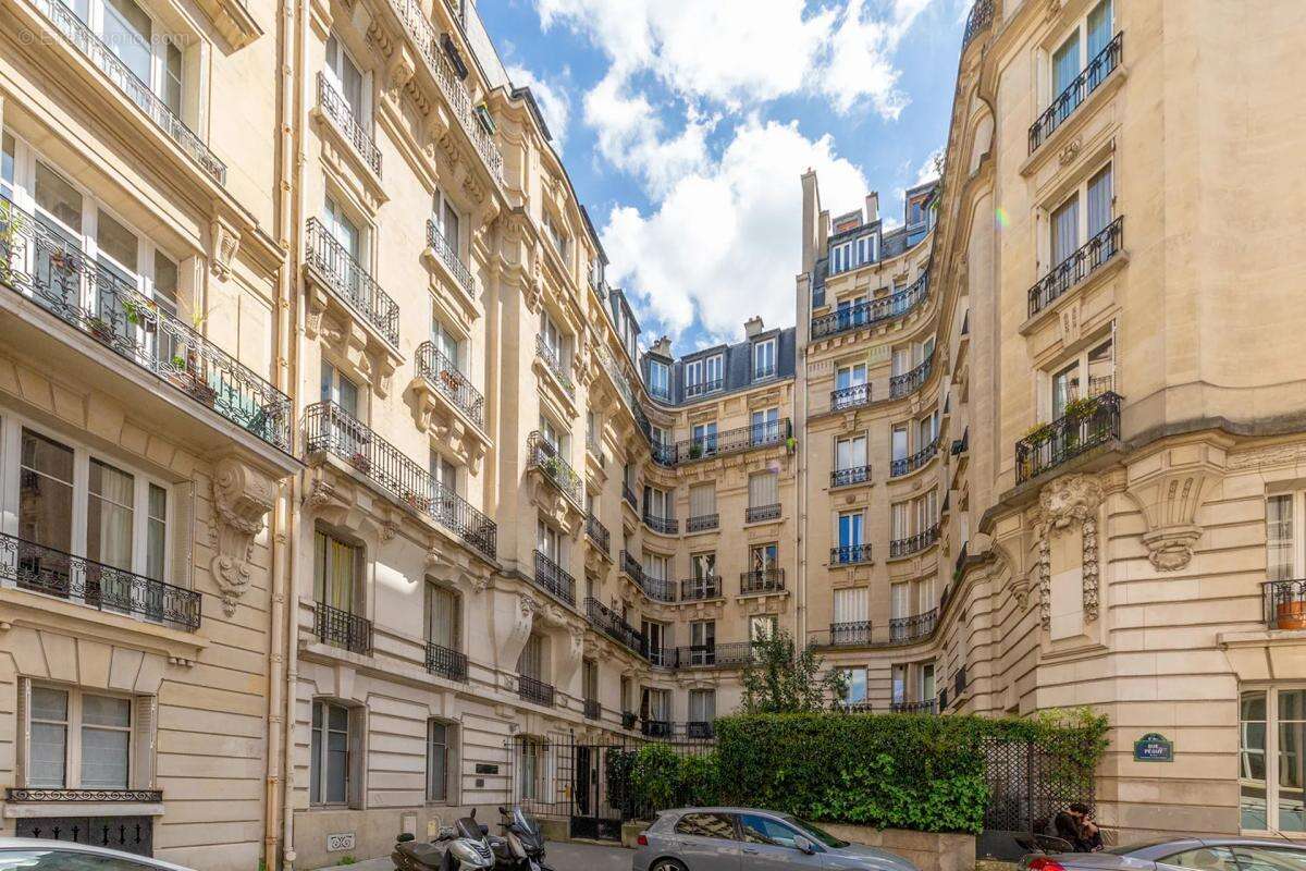 Appartement à PARIS-6E