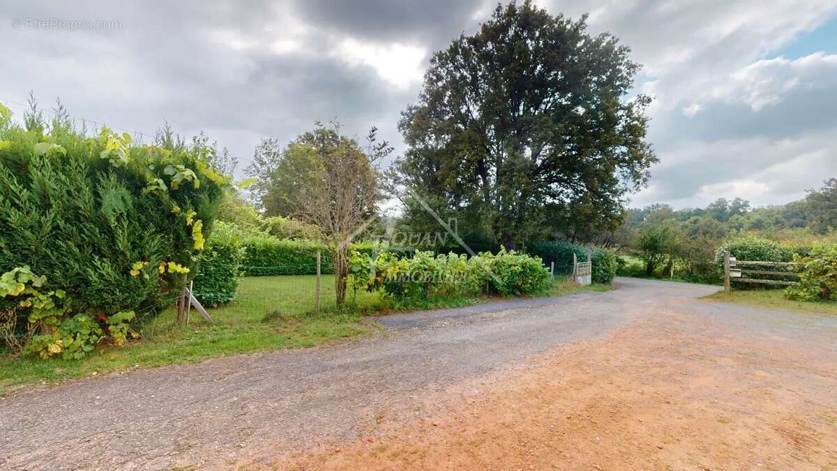 Maison à SAINT-BONNET-TRONCAIS