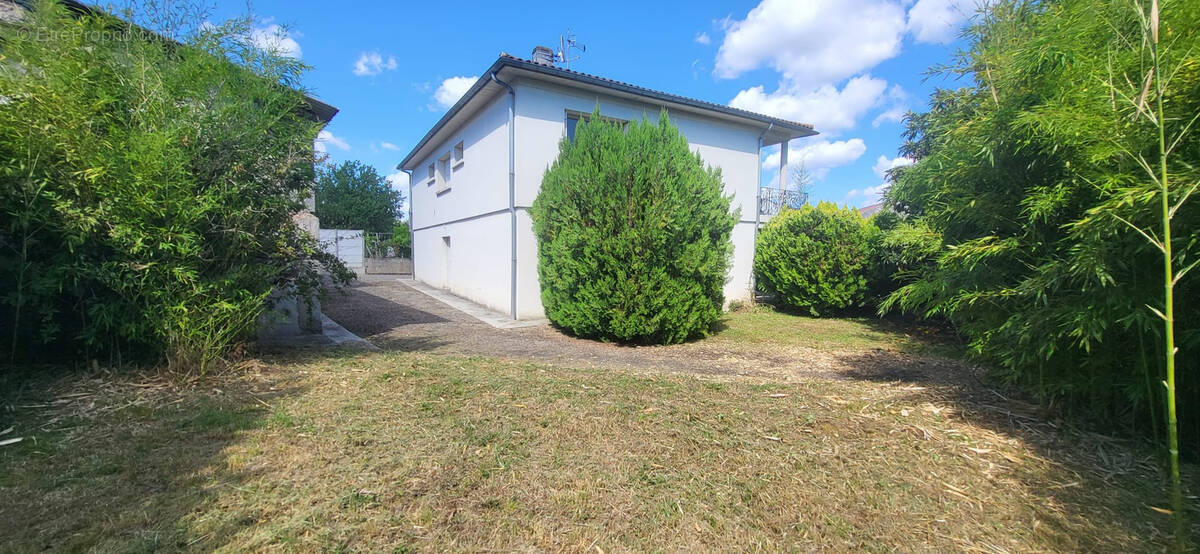 Maison à SAINT-HILAIRE-DE-LUSIGNAN