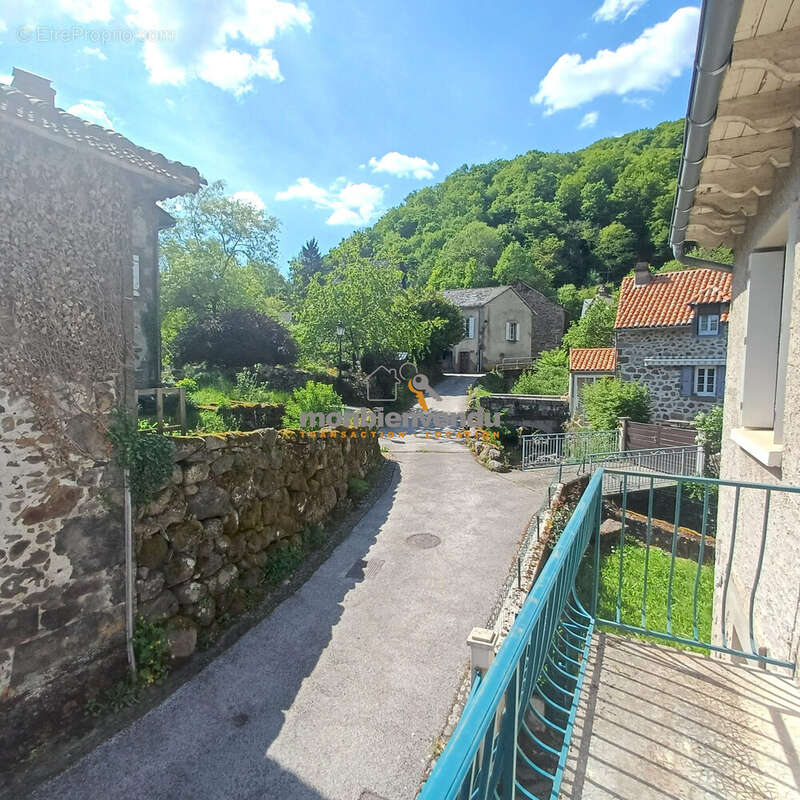 Maison à POLMINHAC