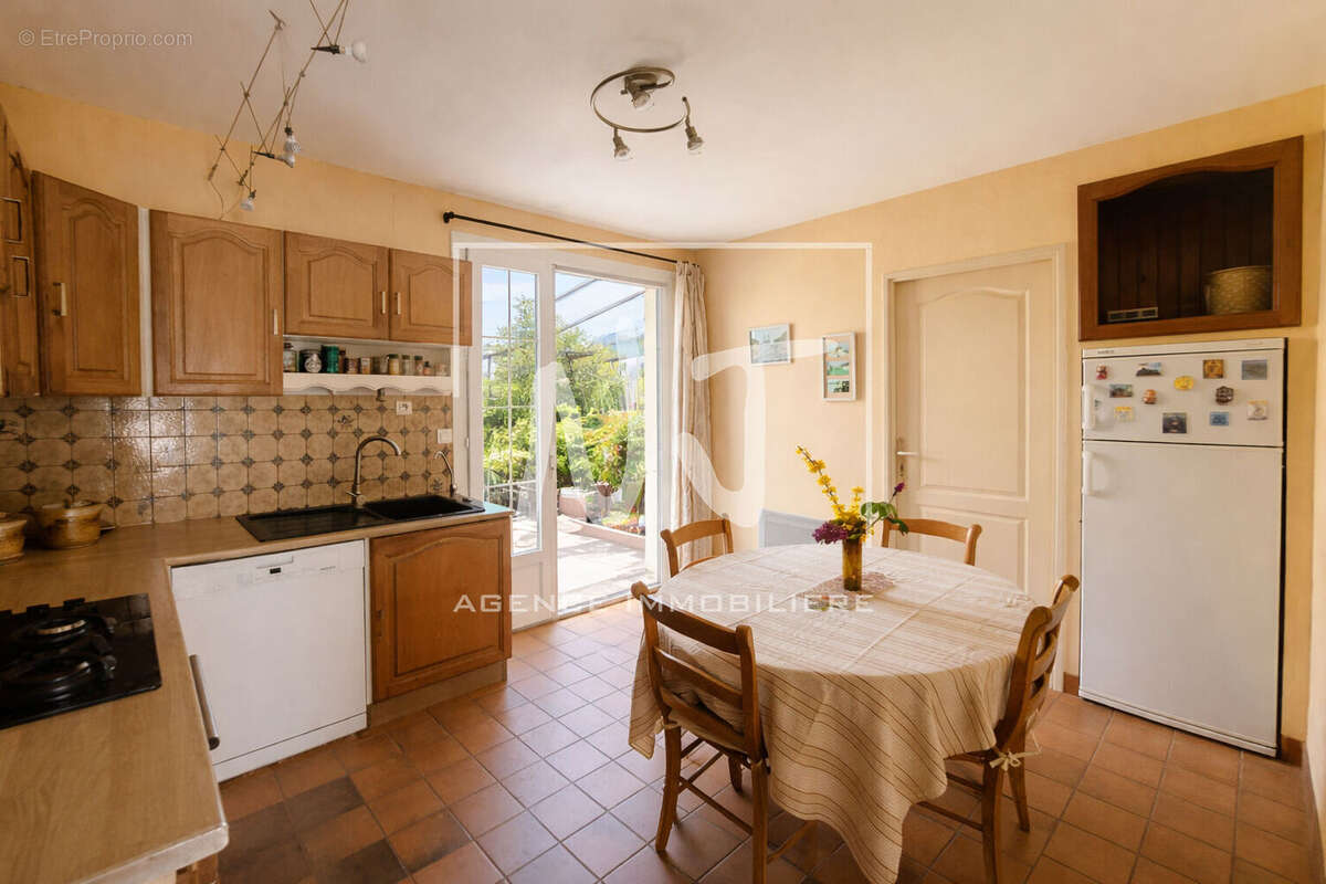 Maison à PELLOUAILLES-LES-VIGNES