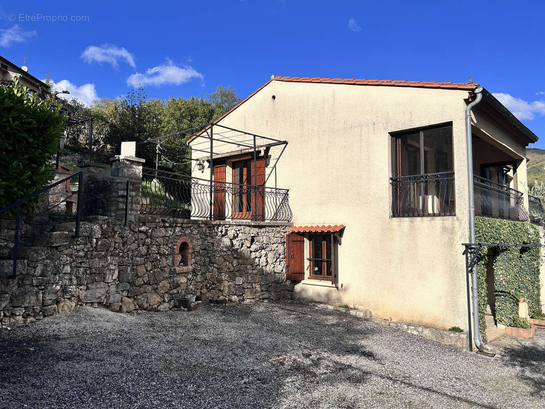 Maison à BEZ-ET-ESPARON