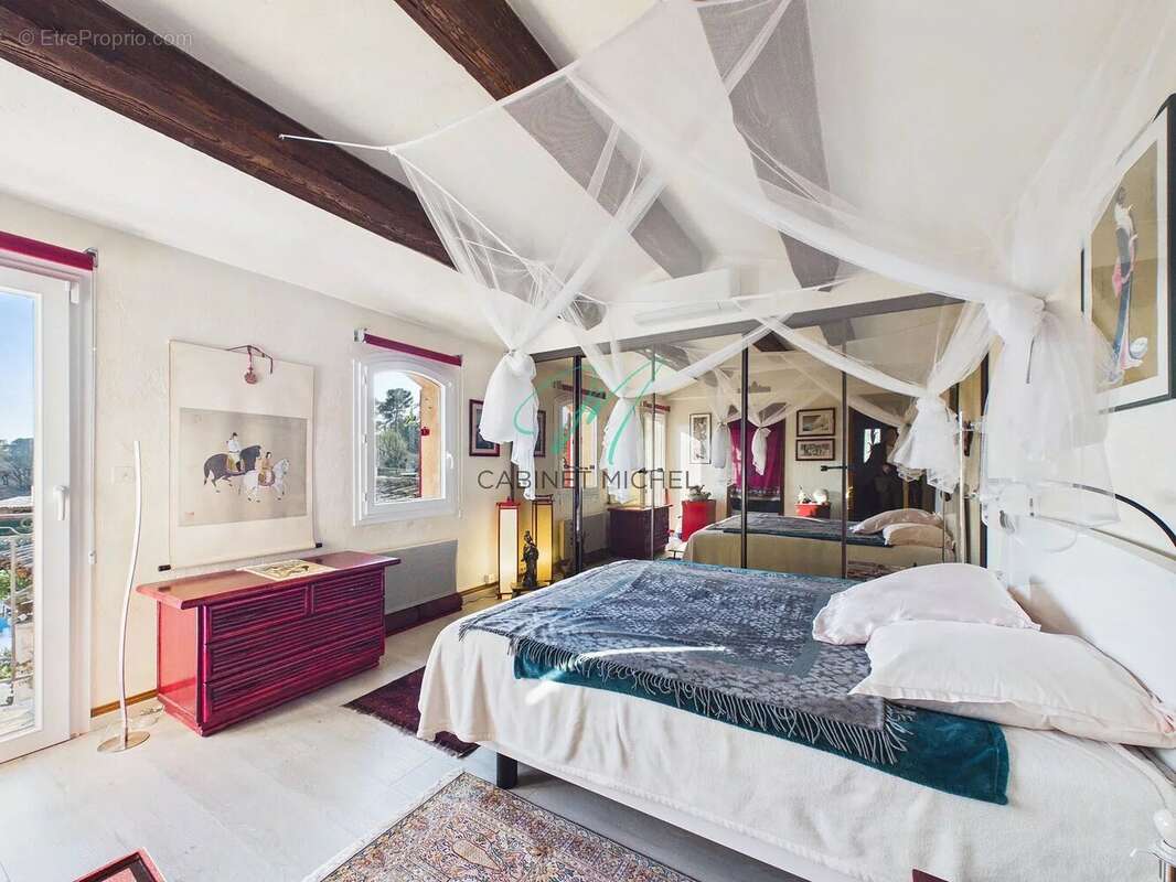 Maison à ROQUEFORT-LES-PINS