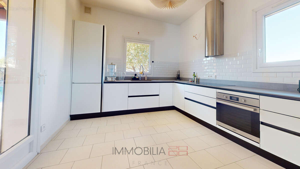 À vendre   maison - appartement indépendant - piscine et dépendances - photo 11