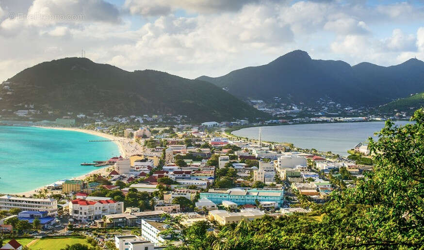 Terrain à SAINT-MARTIN