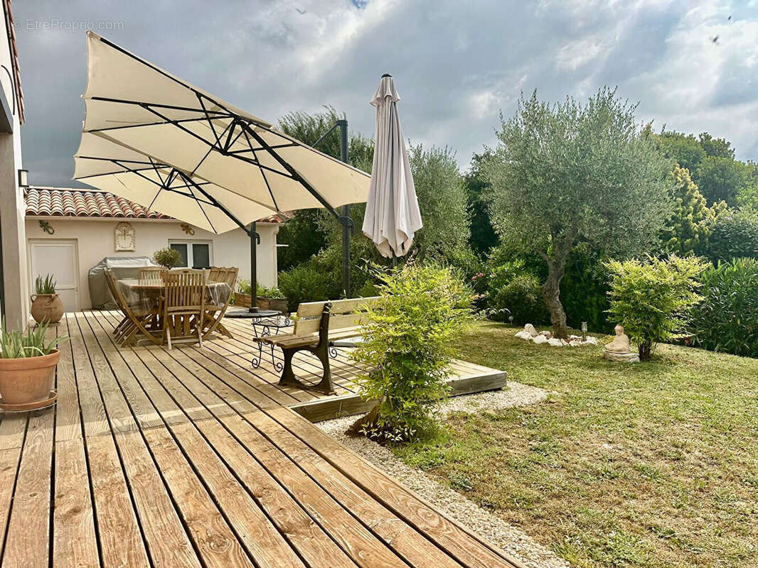 Maison à SAINT-CEZAIRE-SUR-SIAGNE