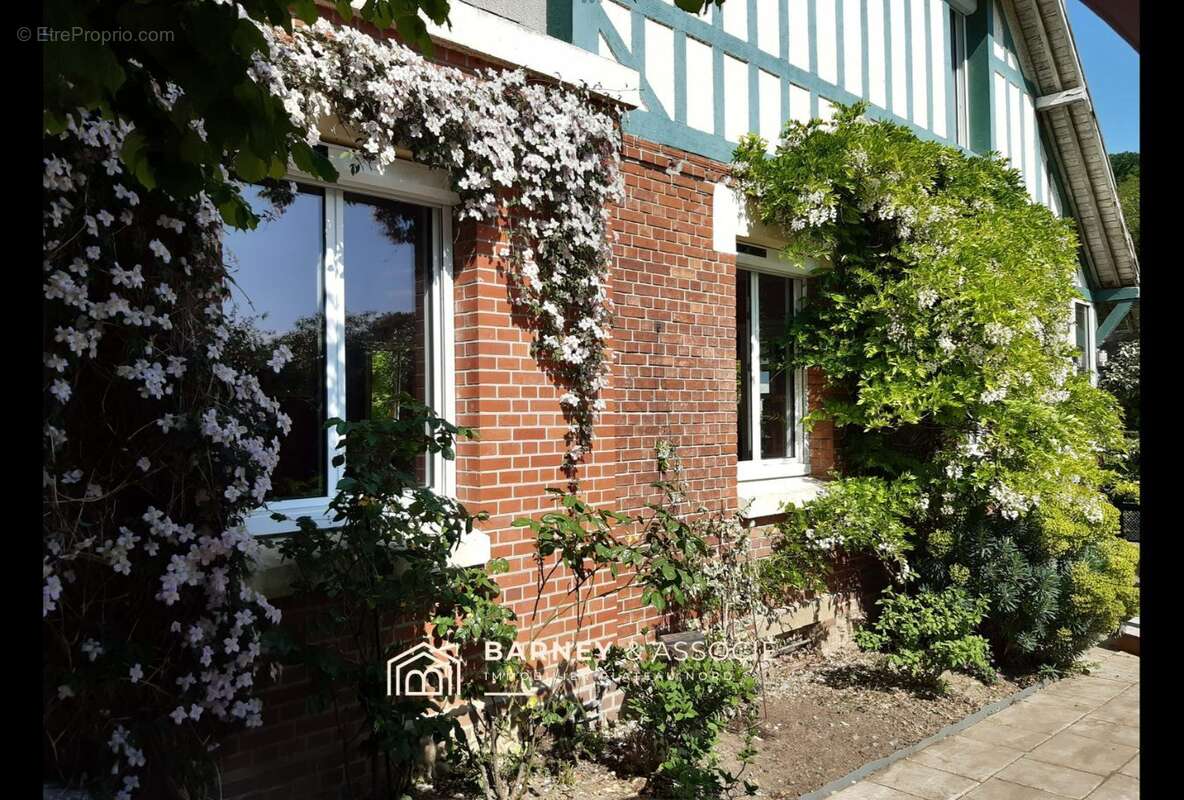 Maison à MONT-SAINT-AIGNAN