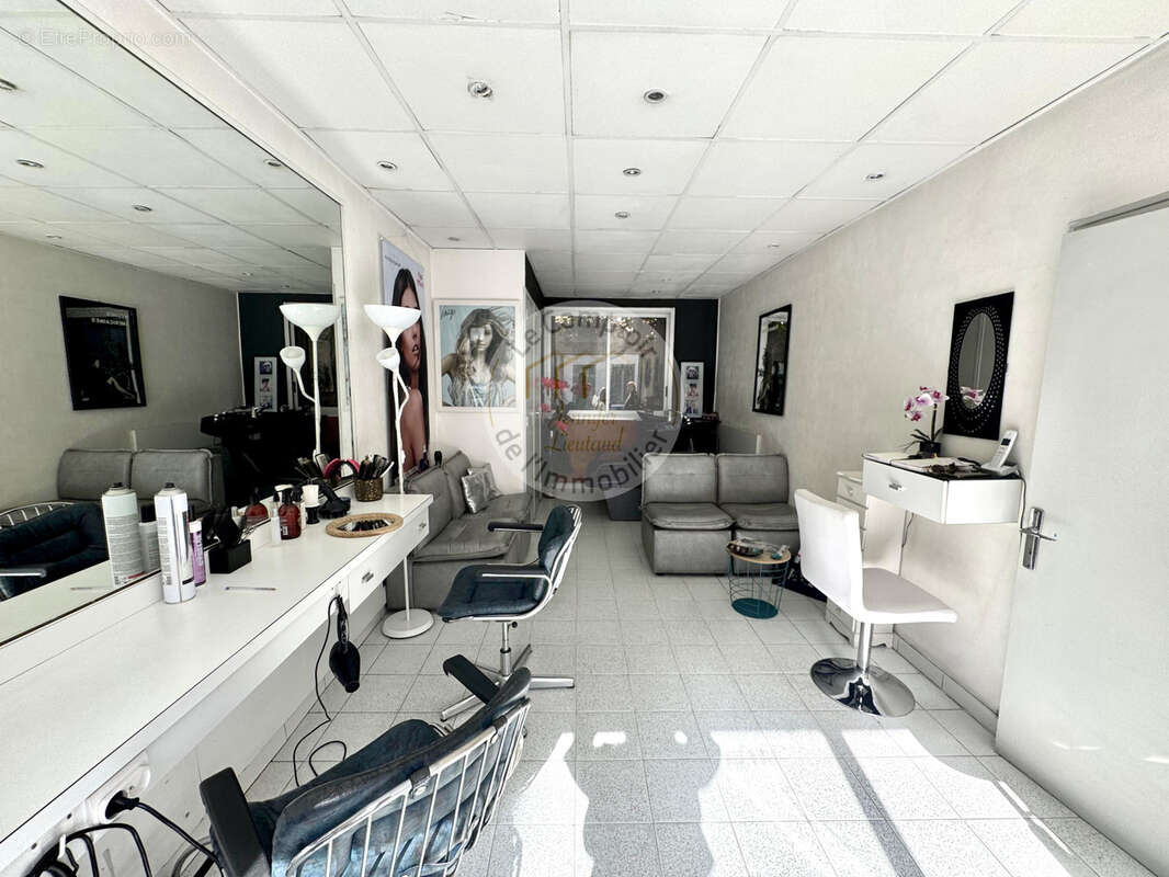 VIEILLE CHAPELLE/PROCHE POINTE ROUGE: Salon de coiffure   Bail tout commerce, excellente visibilité - photo 5