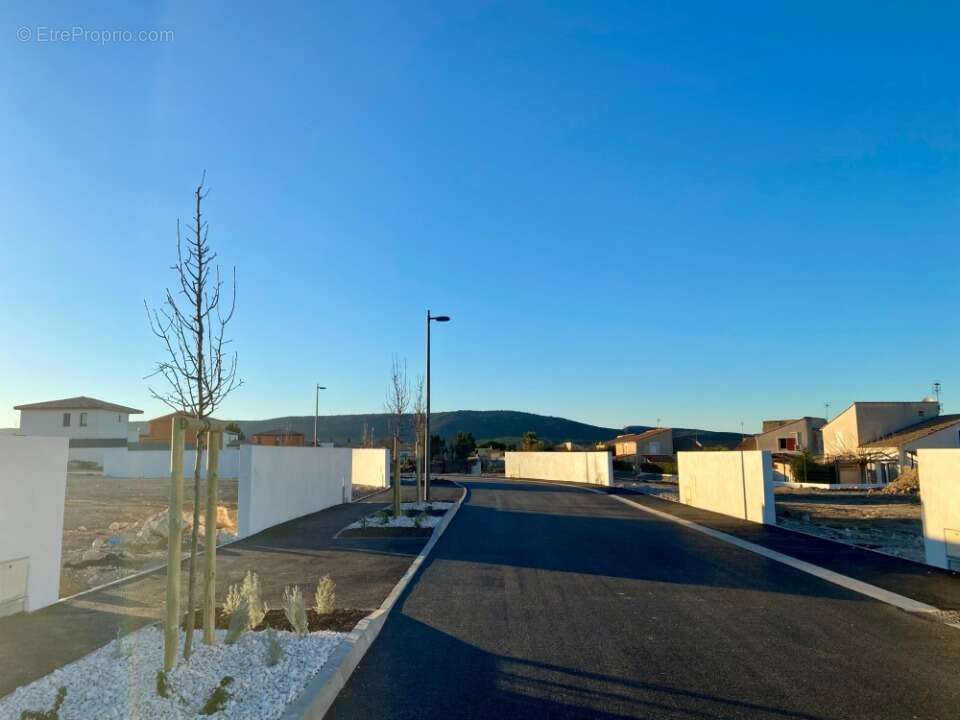 Terrain à VIC-LA-GARDIOLE