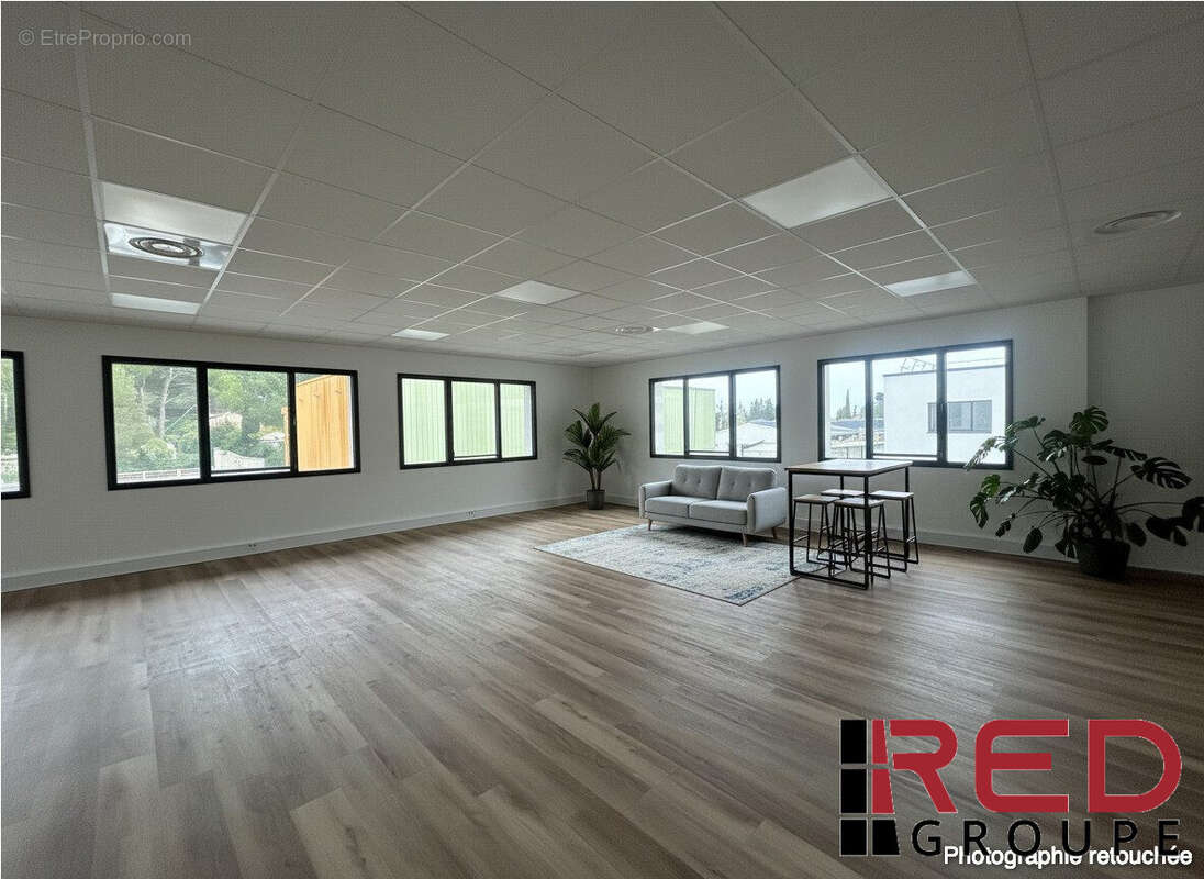 Commerce 200 m² à Eguilles  - photo 2
