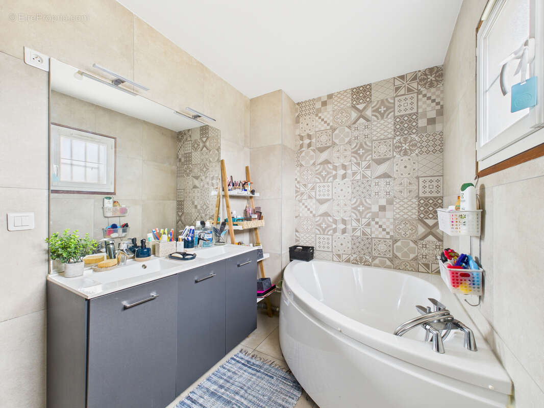 Maison à SARTROUVILLE