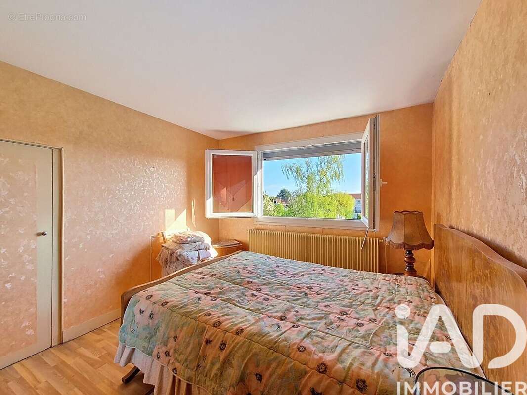 Photo 8 - Maison à LE MESNIL-SAINT-DENIS