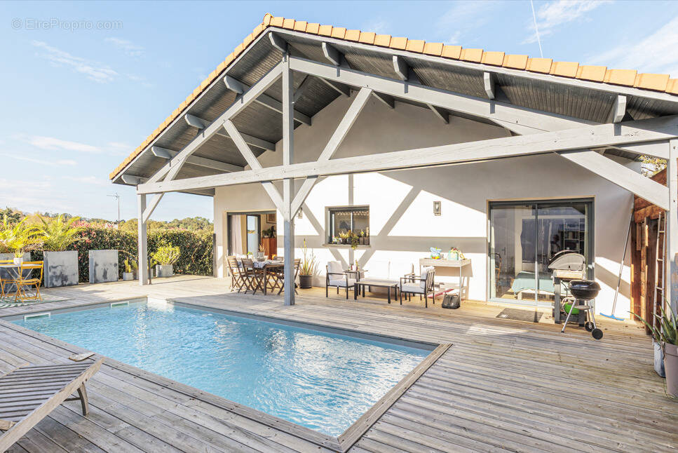 Maison à BASSUSSARRY