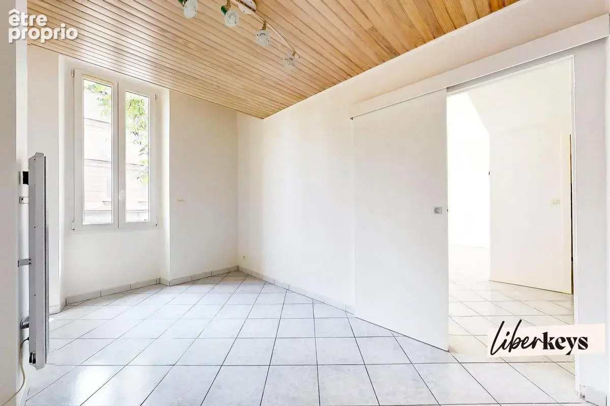  T2 43 m² – Séjour 21 m² – Dressing – Métro Chartreux - photo 9