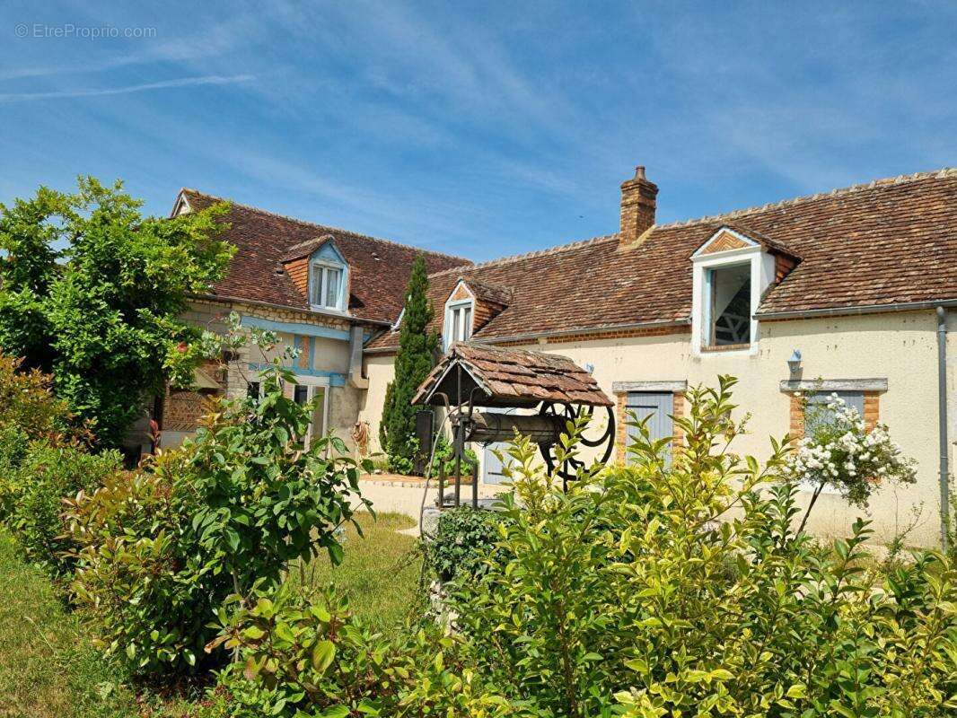 Maison à PLAIMPIED-GIVAUDINS