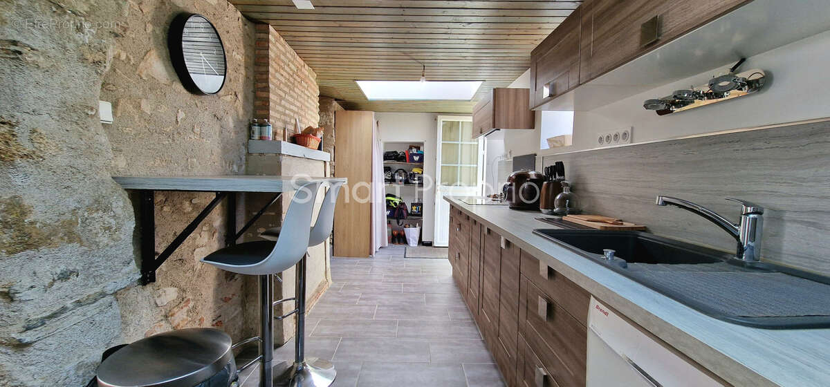 Maison à BECON-LES-GRANITS