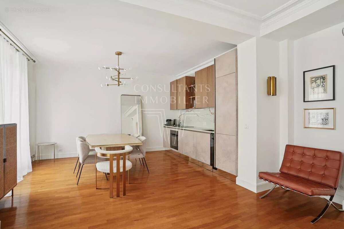 Appartement à NEUILLY-SUR-SEINE