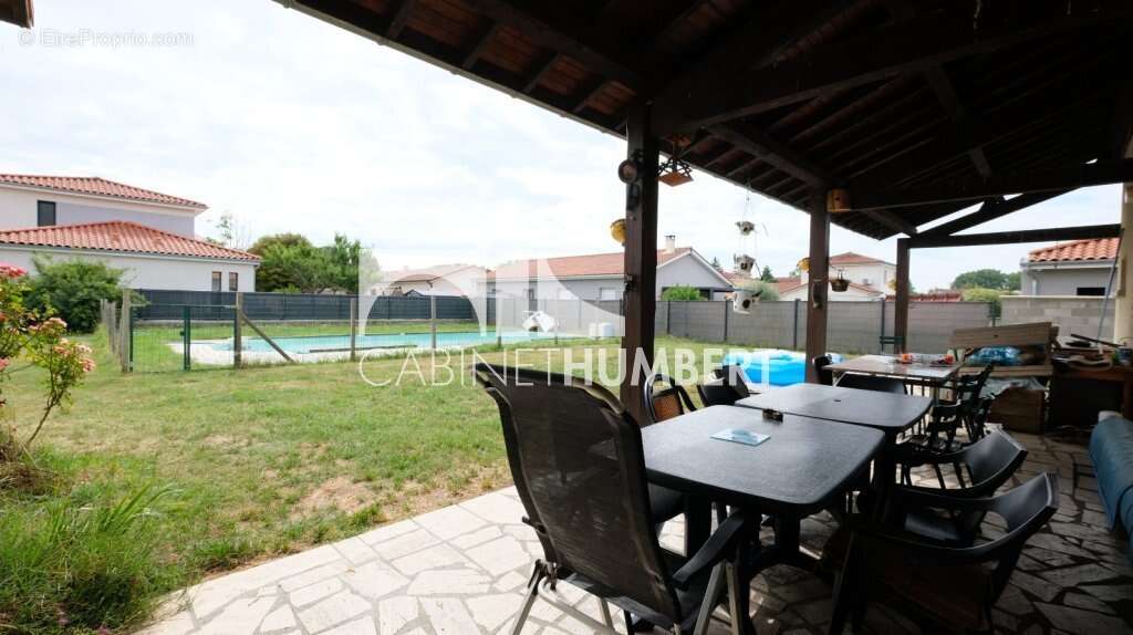 Maison à BOISSET-LES-MONTROND