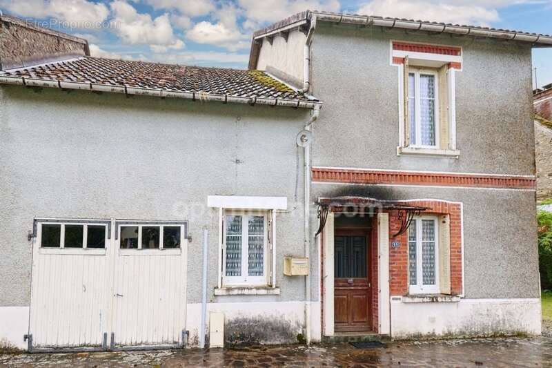 Maison à SAINT-GEORGES-LES-LANDES