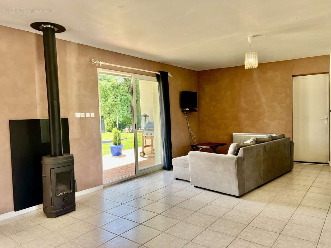Maison 150 m² à Monsac  - photo 3