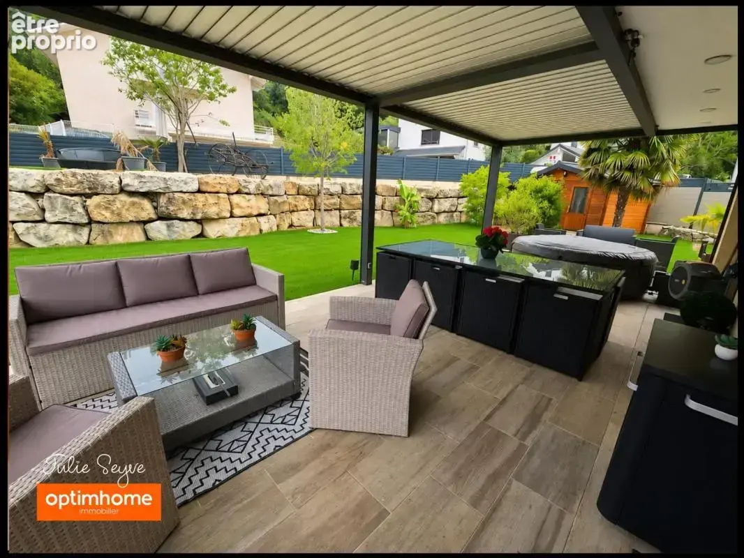 Maison familiale avec studio indépendant, terrasse exceptionnelle, garage, carport et vue dégagée – Chevrier - photo 4